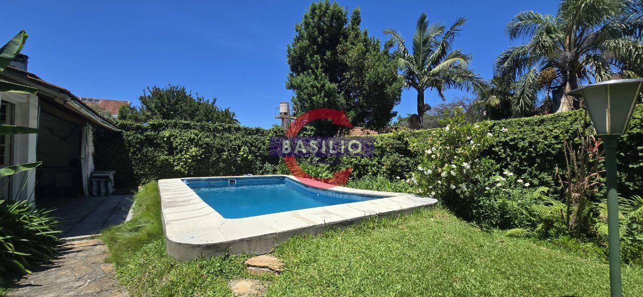 VENTA CASA 4 AMBIENTES CON JARDÍN, PILETA, QUINCHO Y COCHERA – MARTÍNEZ