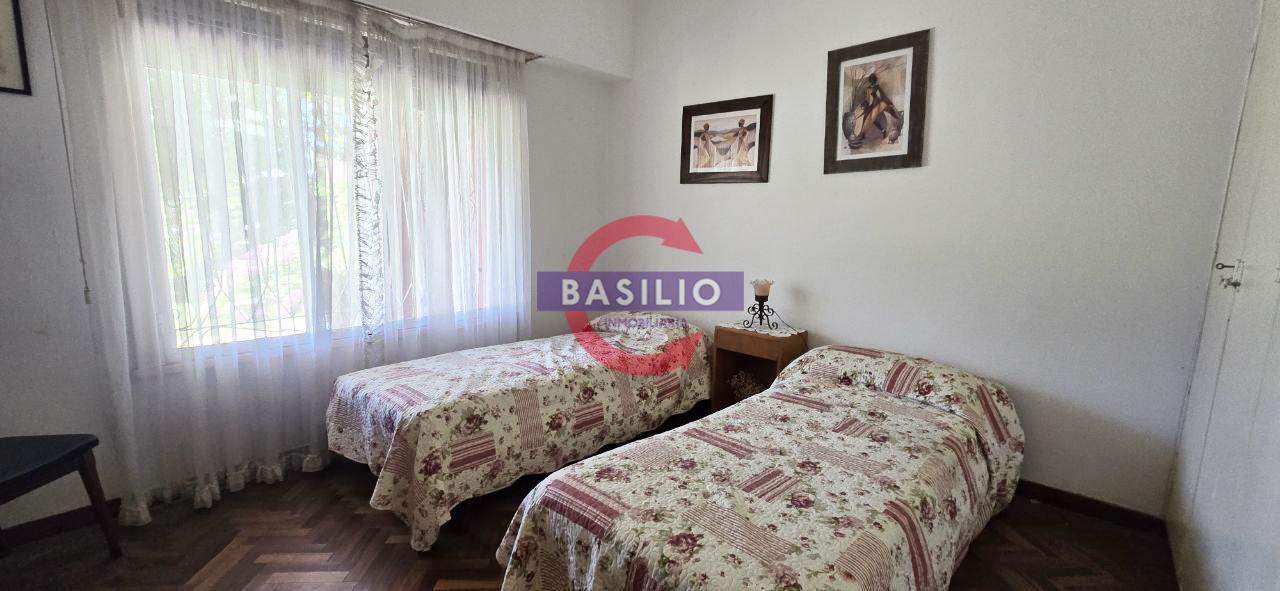 VENTA CASA 4 AMBIENTES CON JARDÍN, PILETA, QUINCHO Y COCHERA – MARTÍNEZ