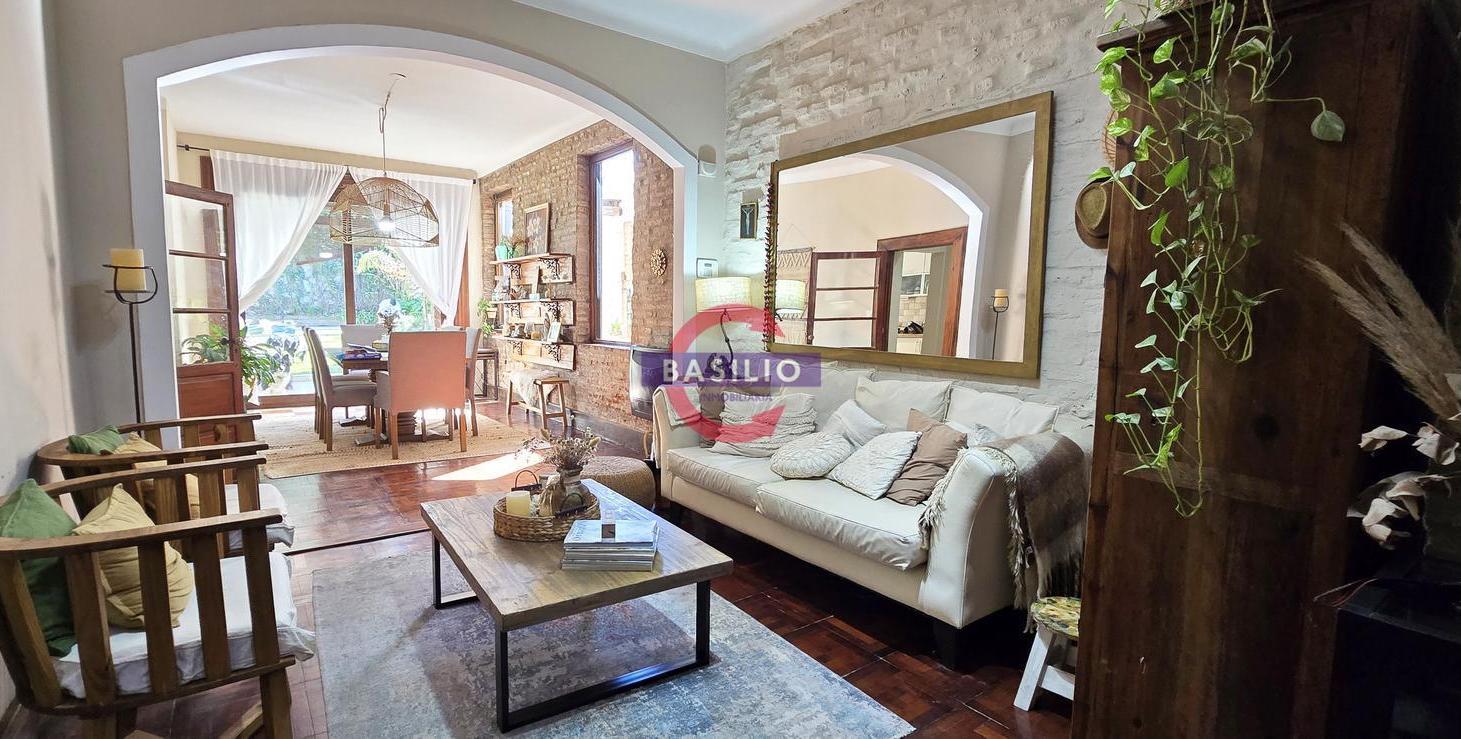 Imponente casa 7 amb con Jardín y Piscina en Yrigoyen y Rosetti, Florida Este