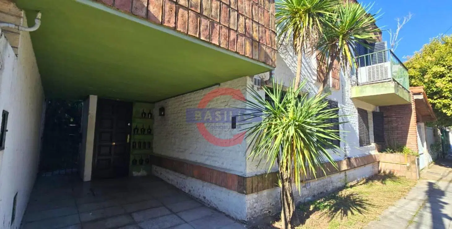 CASA EN VENTA EN LOTE PROPIO CON JARDÍN Y GARAGE EN MARTÍNEZ 4