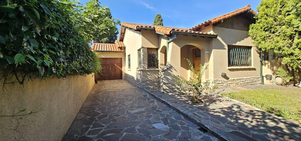 VENTA | GRAN CASA 4 AMBIENTES CON JARDÍN, PISCINA, QUINCHO Y PH INDEPENDIENTE EN VILLA ADELINA 5