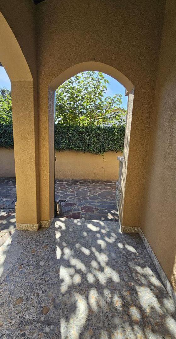VENTA | GRAN CASA 4 AMBIENTES CON JARDÍN, PISCINA, QUINCHO Y PH INDEPENDIENTE EN VILLA ADELINA