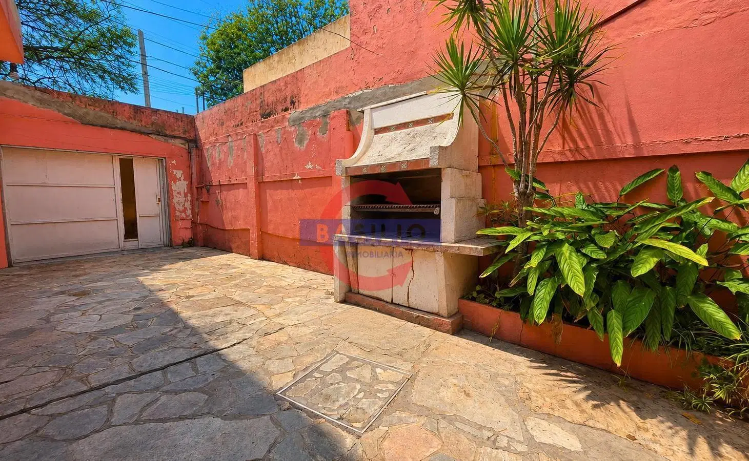 VENTA CASA DE 3 AMBIENTES CON PATIO Y PARRILLA EN CARAPACHAY 2