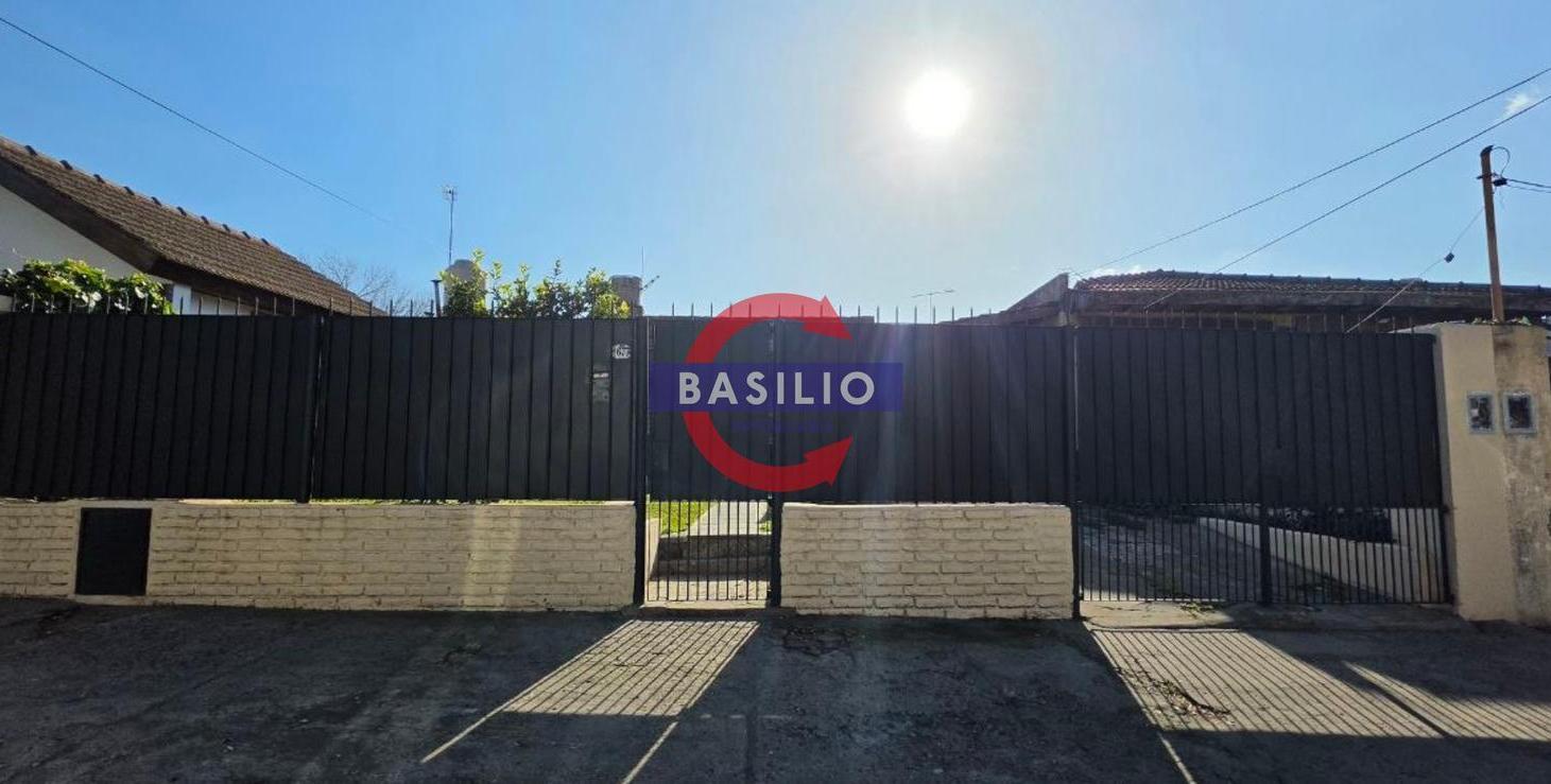 CASA EN VENTA EN LOTE PROPIO CON JARDÍN, COCHERA Y PARRILLA EN BOULOGNE