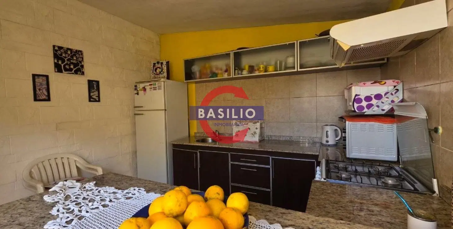 CASA EN VENTA EN LOTE PROPIO CON JARDÍN, COCHERA Y PARRILLA EN BOULOGNE 4