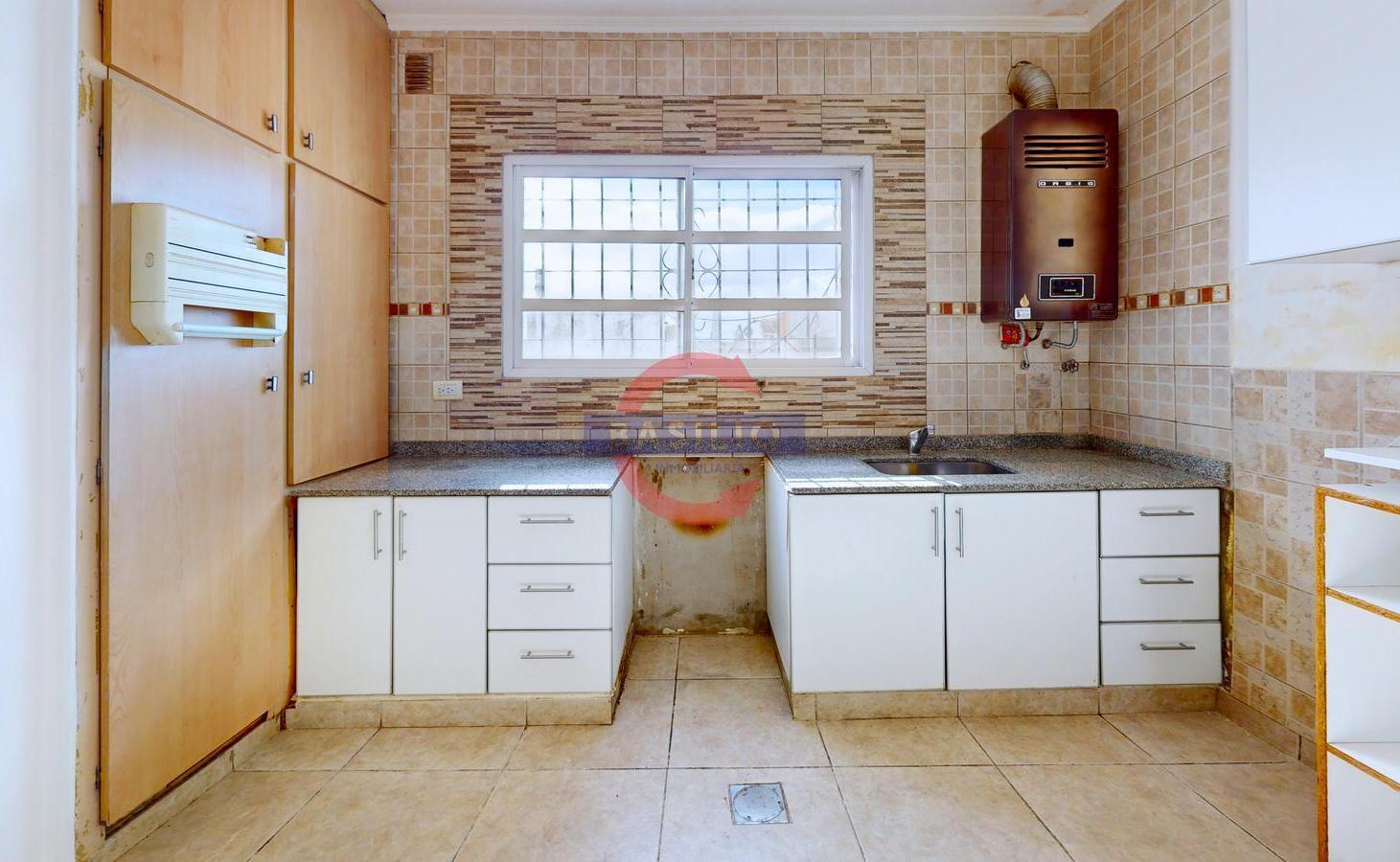 VENTA DEPARTAMENTO 2 AMBIENTES (con posibilidad de sumar1 dorm) CON AMPLIA TERRAZA EN CARAPACHAY