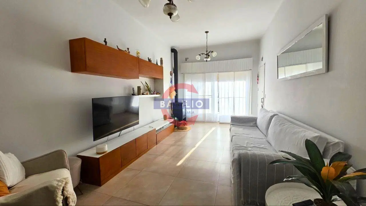 VENTA | CASA 3 AMBIENTES CON GARAGE, JARDÍN Y GALERÍA EN CARAPACHAY 3