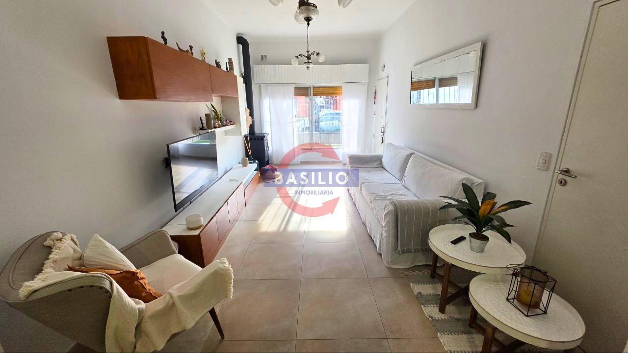 VENTA | CASA 3 AMBIENTES CON GARAGE, JARDÍN Y GALERÍA EN CARAPACHAY