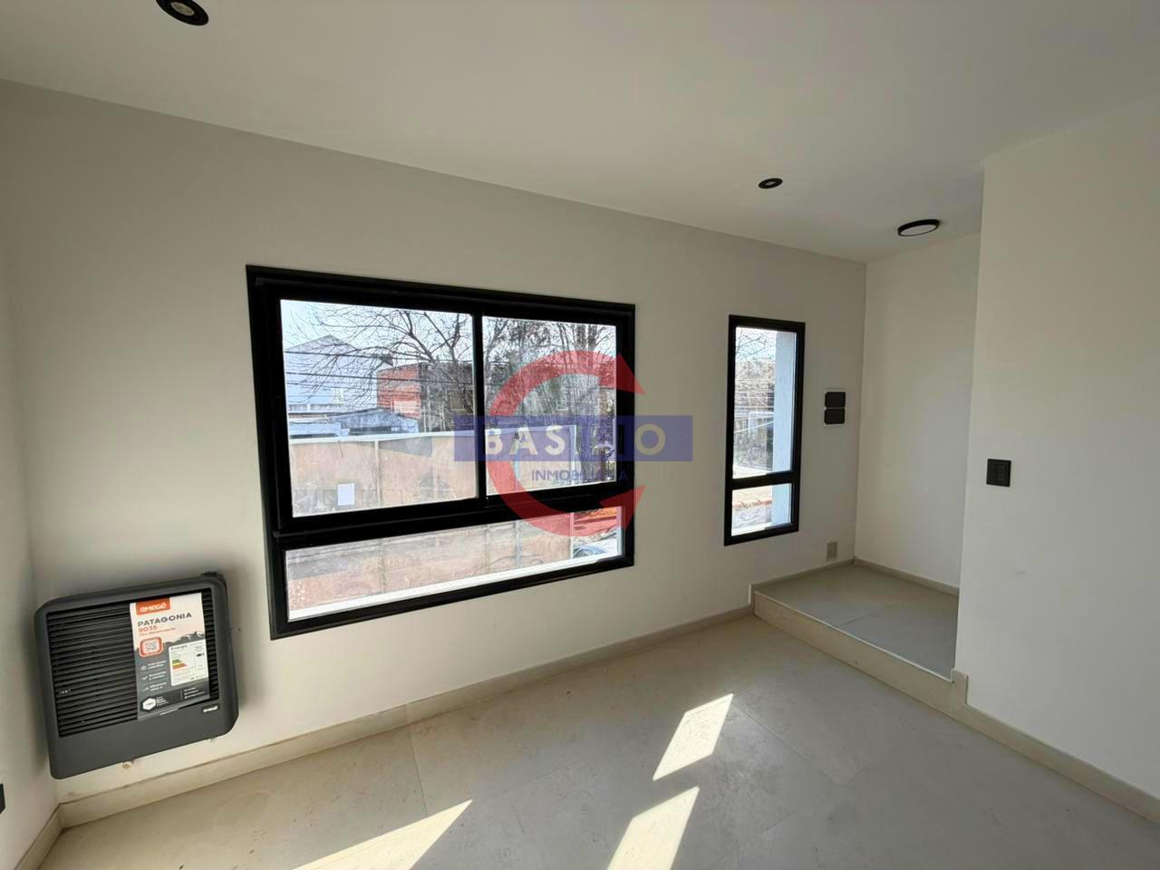Foto de VENTA IMPECABLE DÚPLEX A ESTRENAR CON COCHERA Y JARDÍN EN CARAPACHAY, imagen 5