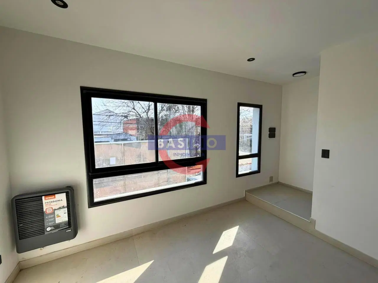 VENTA IMPECABLE DÚPLEX A ESTRENAR CON COCHERA Y JARDÍN EN CARAPACHAY 5
