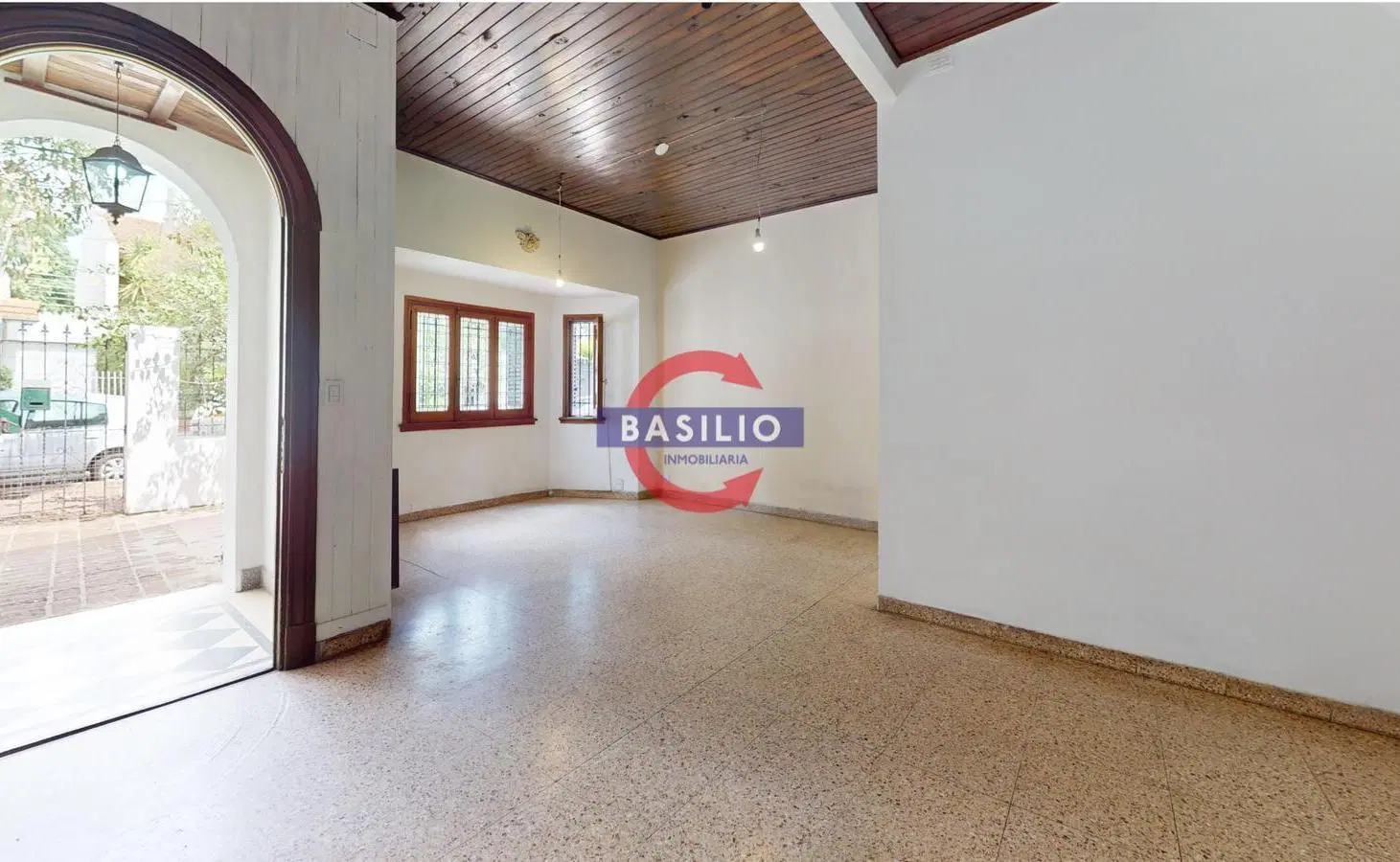 VENTA | CHALET ESTILO INGLÉS 4 AMBIENTES CON PATIO Y GARAGE – FLORIDA ESTE 2