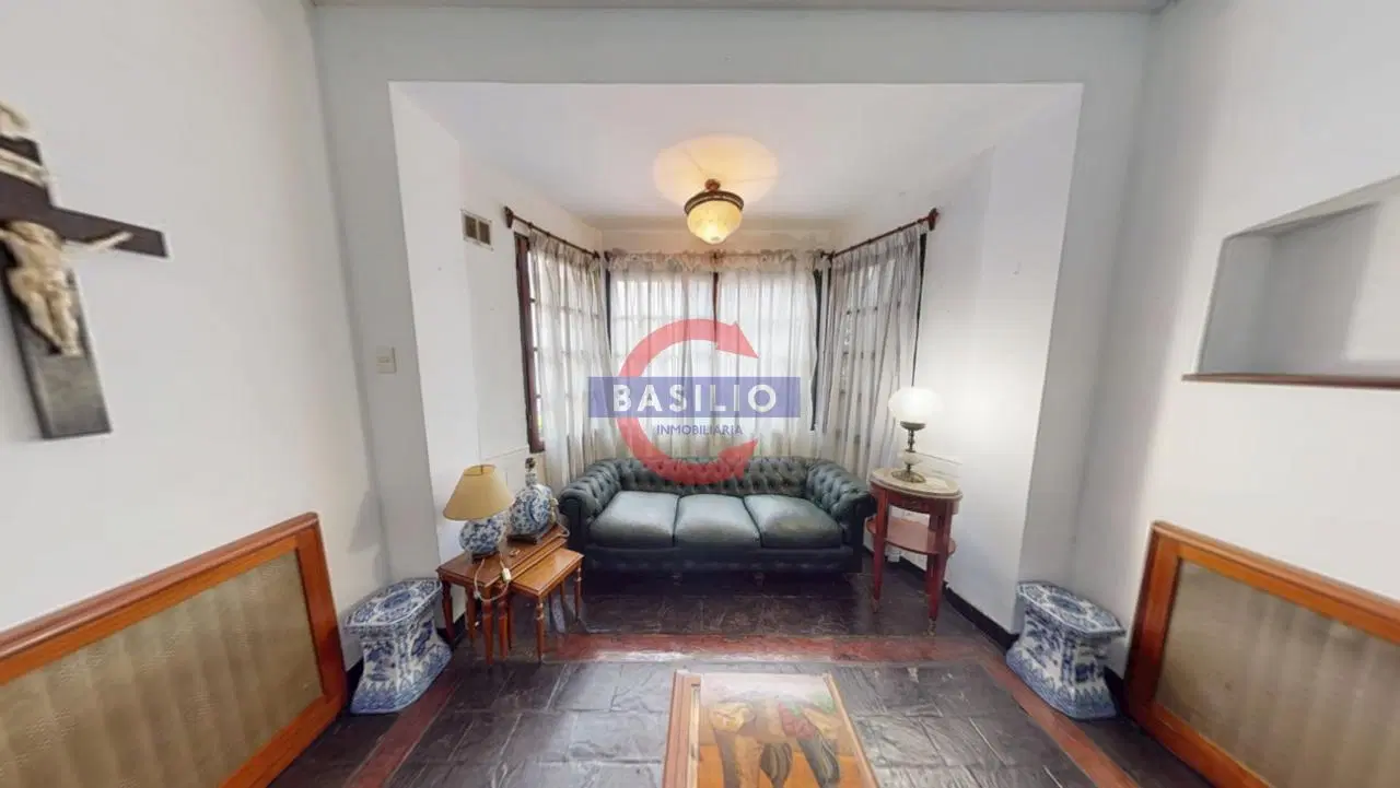 VENTA CASA 6 AMBIENTES EN LOTE PROPIO CON JARDÍN, GALERÍA Y COCHERA EN LA LUCILA 8