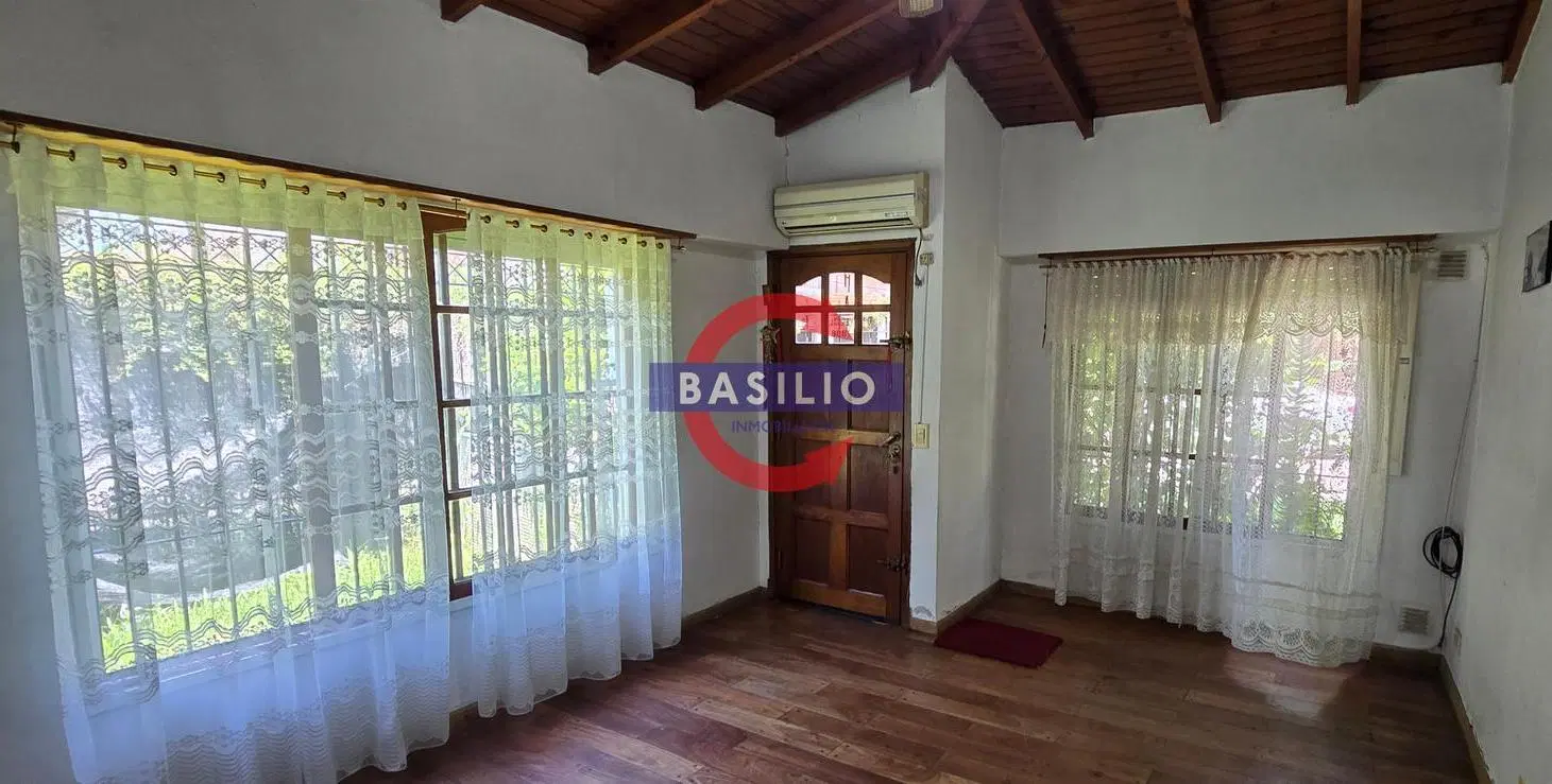 PH EN PLANTA BAJA TIPO CHALET, 4 AMBIENTES CON COCHERA Y JARDÍN, A 1 CUADRA DE AV. DE MAYO 5