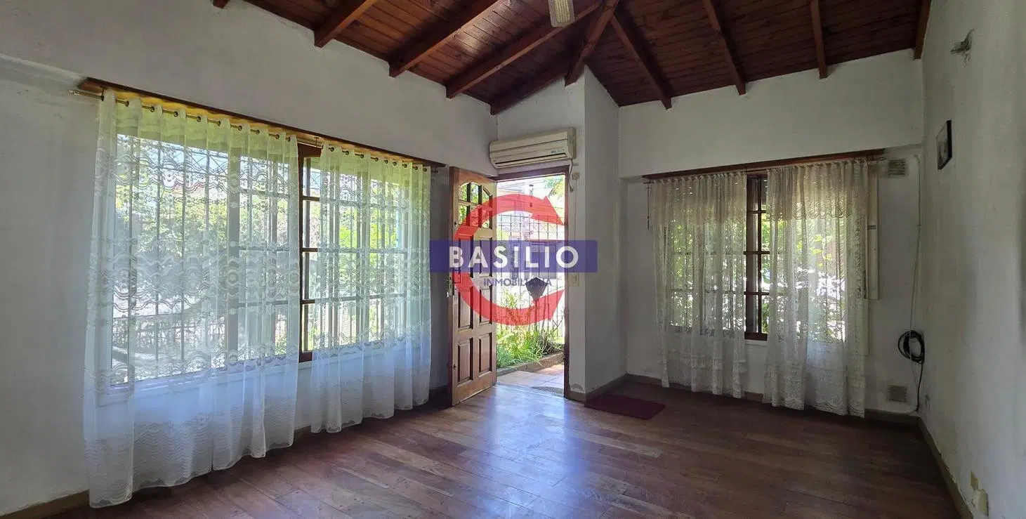 PH EN PLANTA BAJA TIPO CHALET, 4 AMBIENTES CON COCHERA Y JARDÍN, A 1 CUADRA DE AV. DE MAYO 2