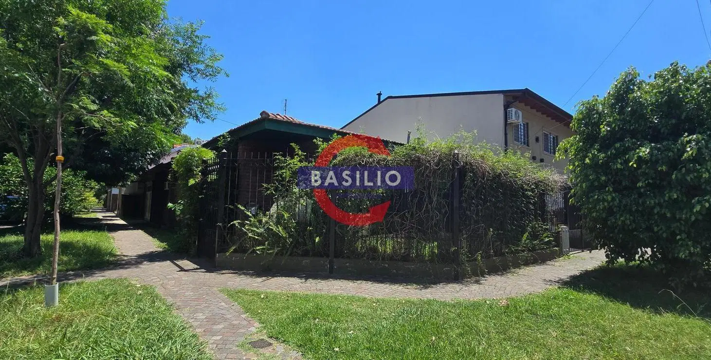PH EN PLANTA BAJA TIPO CHALET, 4 AMBIENTES CON COCHERA Y JARDÍN, A 1 CUADRA DE AV. DE MAYO 8