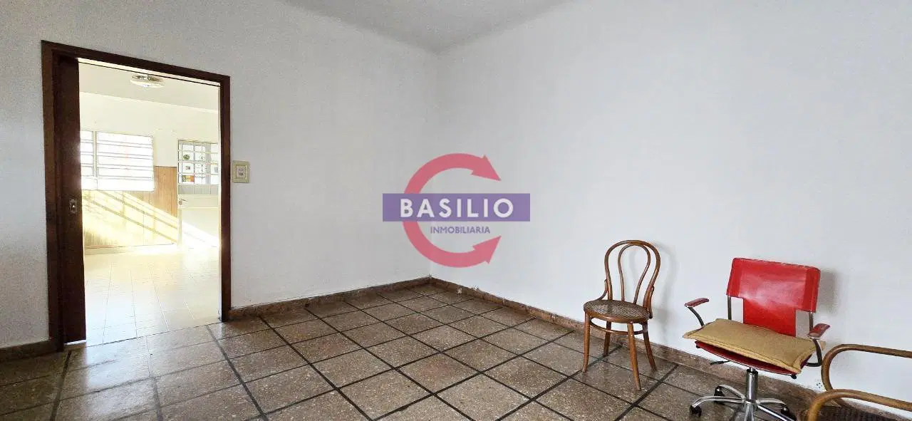 VENTA | CASA MULTIFAMILIAR CON GRAN FONDO Y COCHERA PASANTE – CARAPACHAY 2