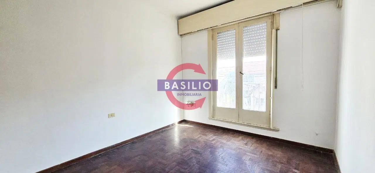 VENTA | CASA MULTIFAMILIAR CON GRAN FONDO Y COCHERA PASANTE – CARAPACHAY 4