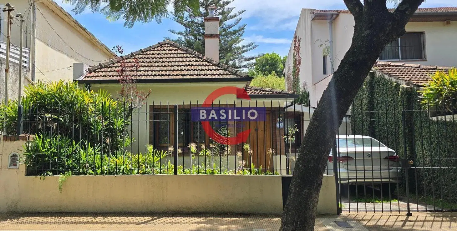 VENTA CASA EN LOTE PROPIO 4 AMBIENTES CON JARDÍN, PISCINA Y QUINCHO – FLORIDA 1