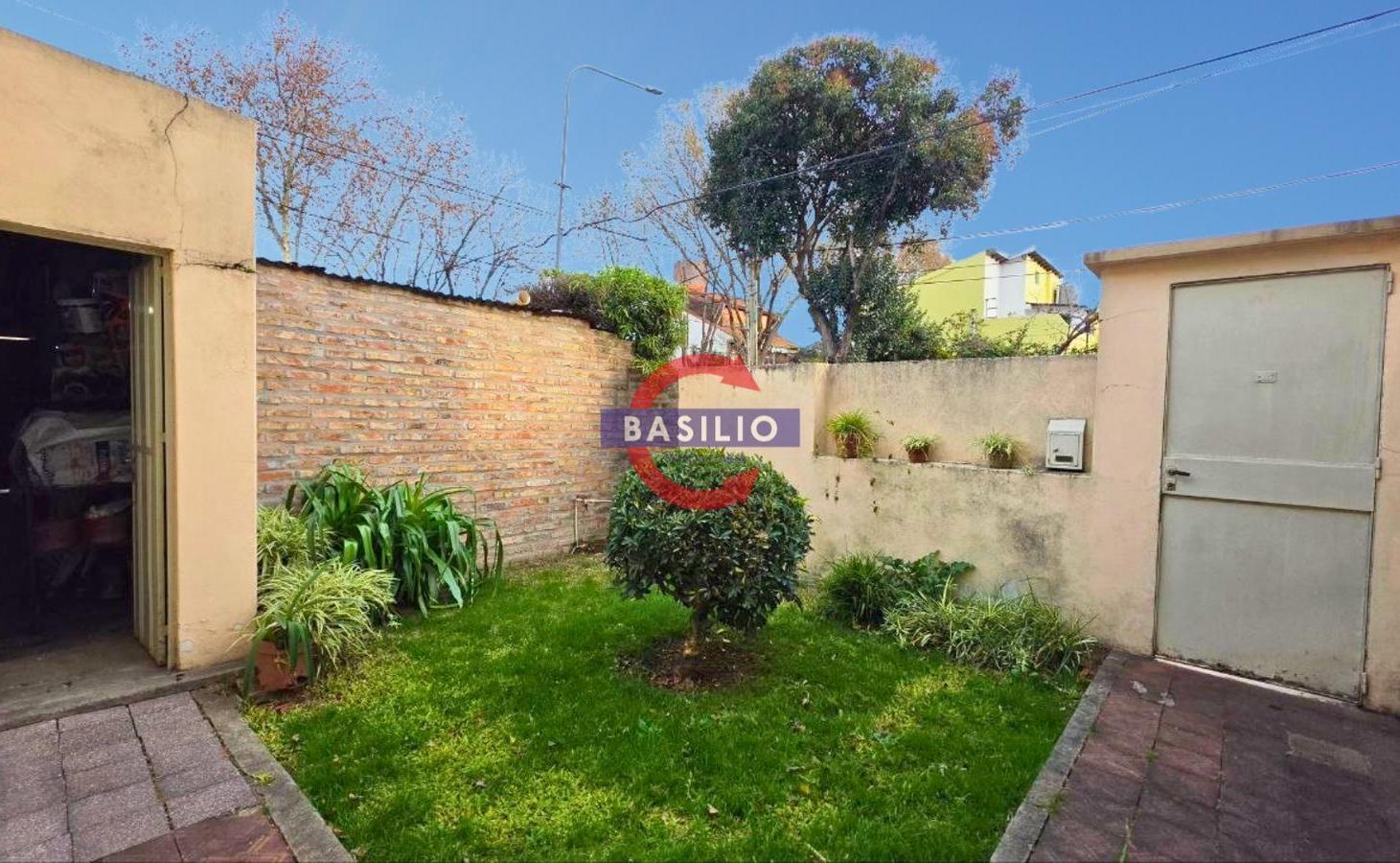 Foto de VENTA VIVIENDA MULTIFAMILIAR EN ESQUINA CON JARDÍN Y AMPLIA COCHERA – FLORIDA OESTE, imagen 4