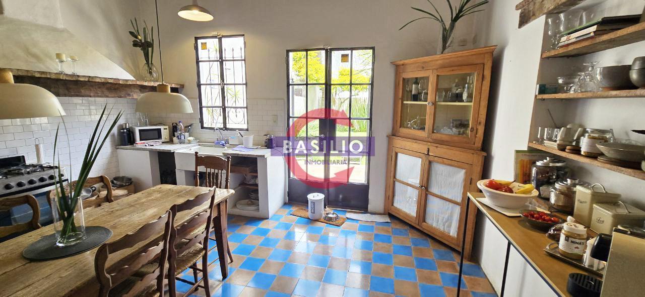 Foto de VENTA – CASA 3 AMBIENTES CON JARDÍN, PARRILLA Y FOGONERO EN CARAPACHAY, imagen 1