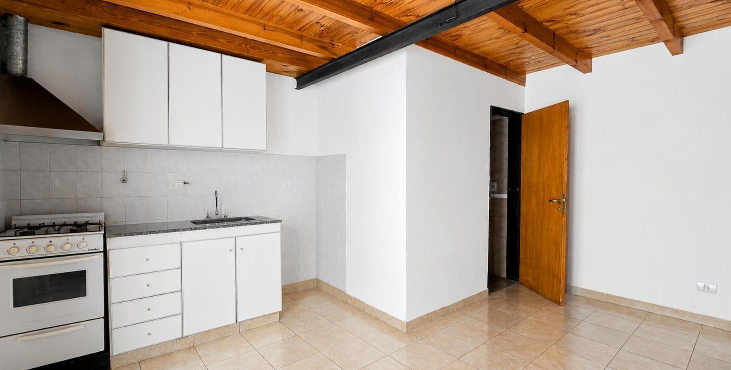 Foto de Alquiler PH 2 ambientes con patio en Villa Adelina, imagen 1