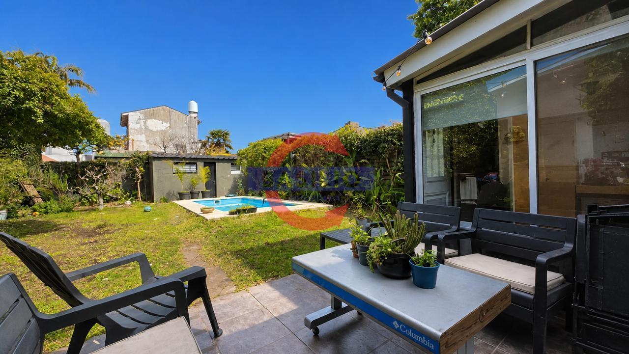 VENTA | CASA EN LOTE PROPIO CON JARDÍN, PILETA Y QUINCHO – JURAMENTO AL 400
