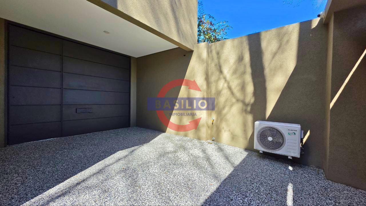 Foto de VENTA | CASA DE 6 AMBIENTES CON PILETA Y QUINCHO – PARQUE CISNEROS, imagen 5