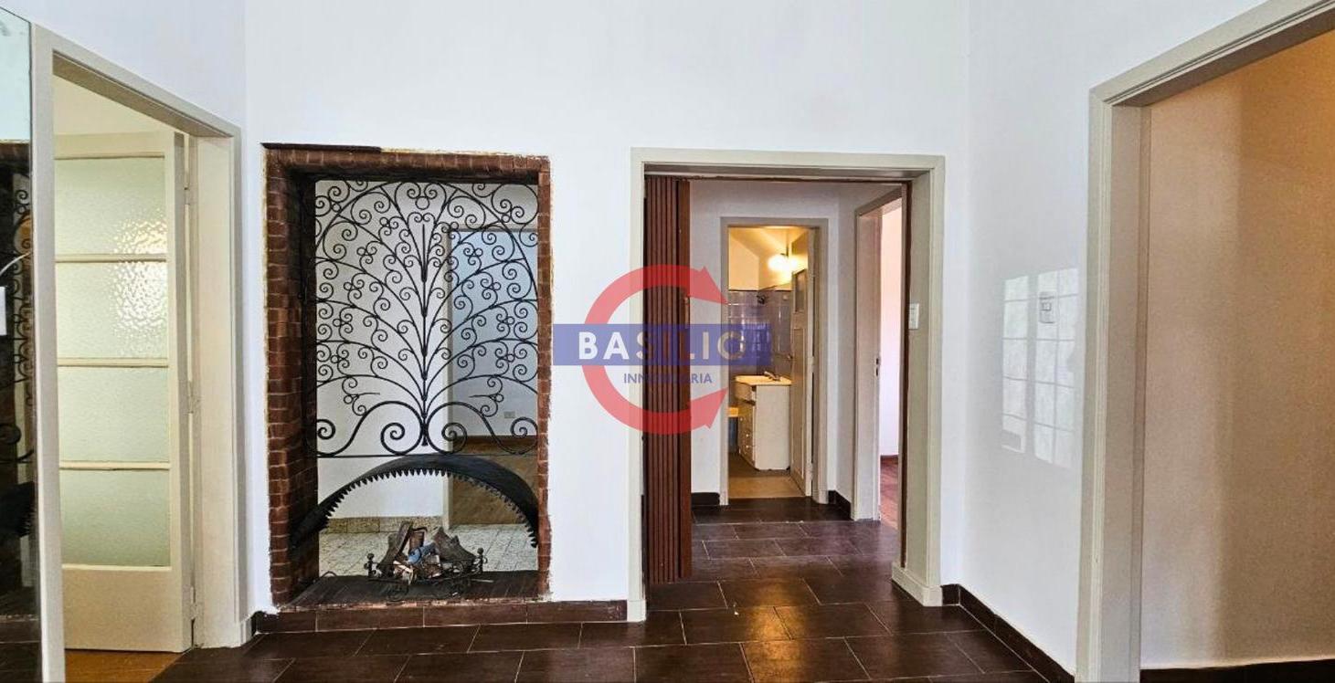 Foto de VENTA | PH EN PLANTA BAJA 6 AMBIENTES CON COCHERA Y PATIO – CARLOS, imagen 3