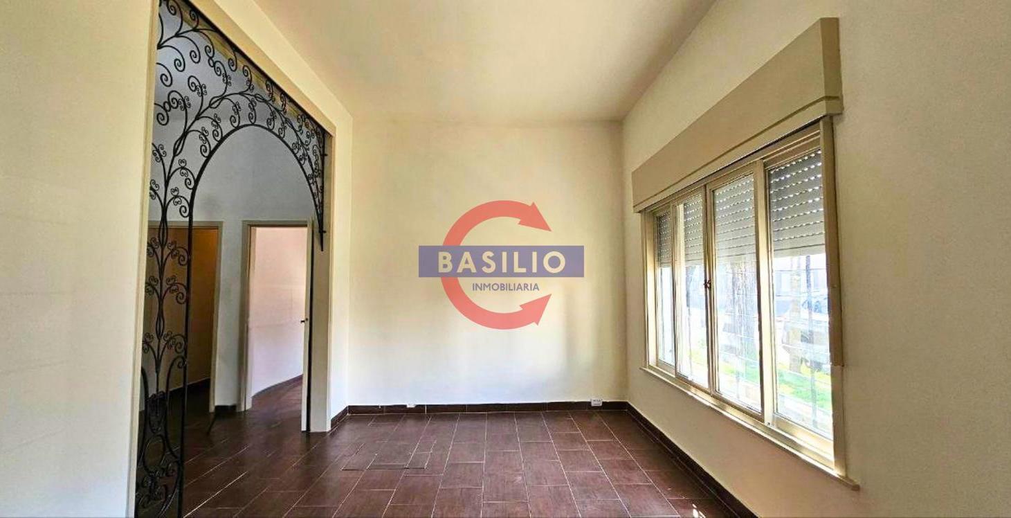 Foto de VENTA | PH EN PLANTA BAJA 6 AMBIENTES CON COCHERA Y PATIO – CARLOS, imagen 5