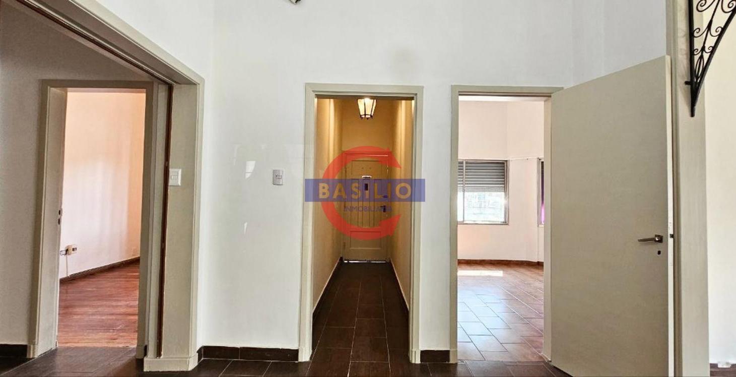 Foto de VENTA | PH EN PLANTA BAJA 6 AMBIENTES CON COCHERA Y PATIO – CARLOS, imagen 4
