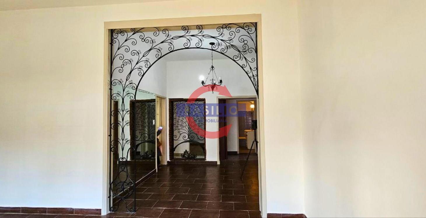 Foto de VENTA | PH EN PLANTA BAJA 6 AMBIENTES CON COCHERA Y PATIO – CARLOS, imagen 2