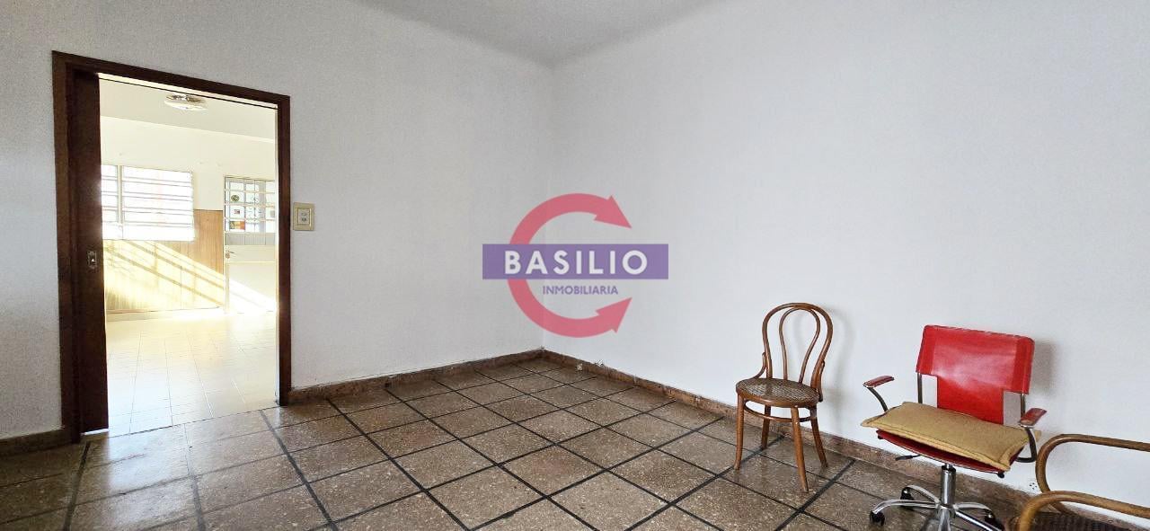 Foto de VENTA | CASA MULTIFAMILIAR CON GRAN FONDO Y COCHERA PASANTE – CARAPACHAY, imagen 4