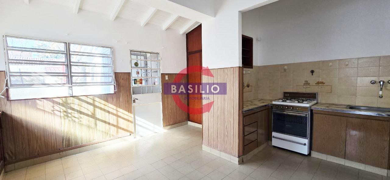 Foto de VENTA | CASA MULTIFAMILIAR CON GRAN FONDO Y COCHERA PASANTE – CARAPACHAY, imagen 3