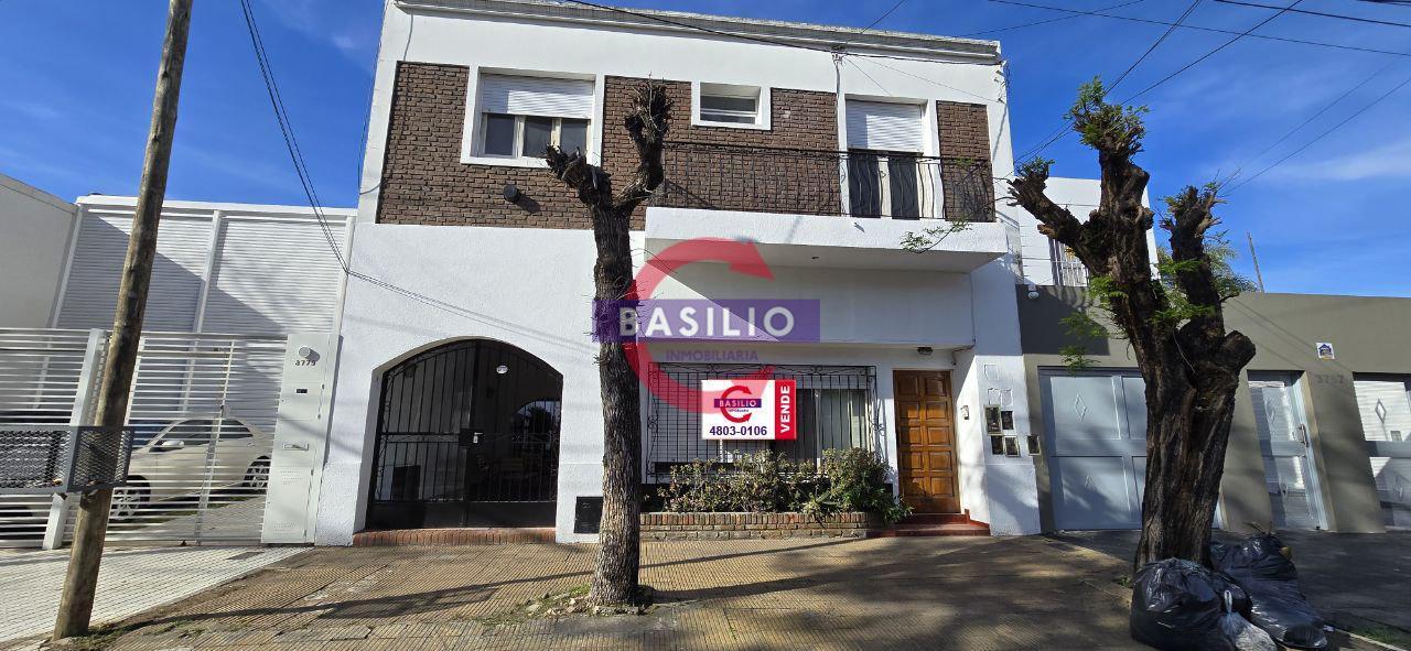 Foto de VENTA | CASA MULTIFAMILIAR CON GRAN FONDO Y COCHERA PASANTE – CARAPACHAY, imagen 2