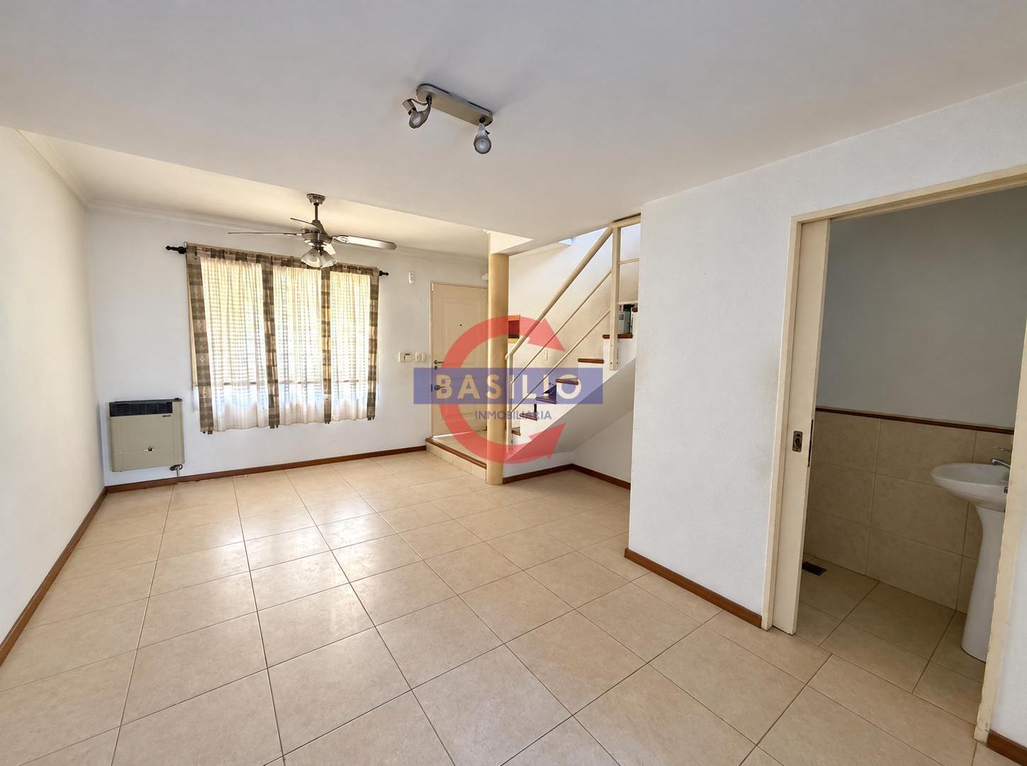 Foto de DÚPLEX EN VENTA 4 AMBIENTES EN CARAPACHAY CON JARDIN Y COCHERA, imagen 2