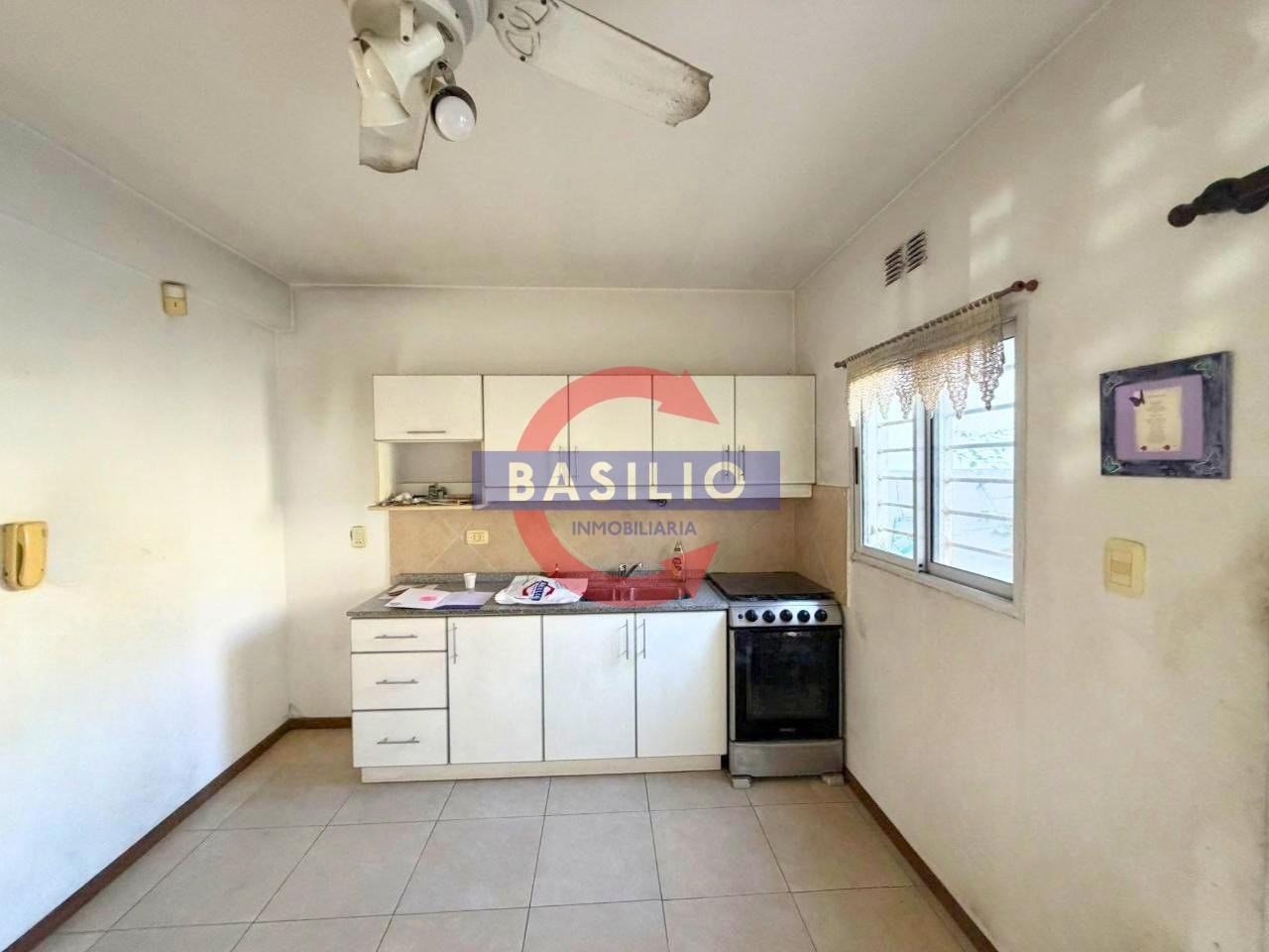 Foto de DÚPLEX EN VENTA 4 AMBIENTES EN CARAPACHAY CON JARDIN Y COCHERA, imagen 5
