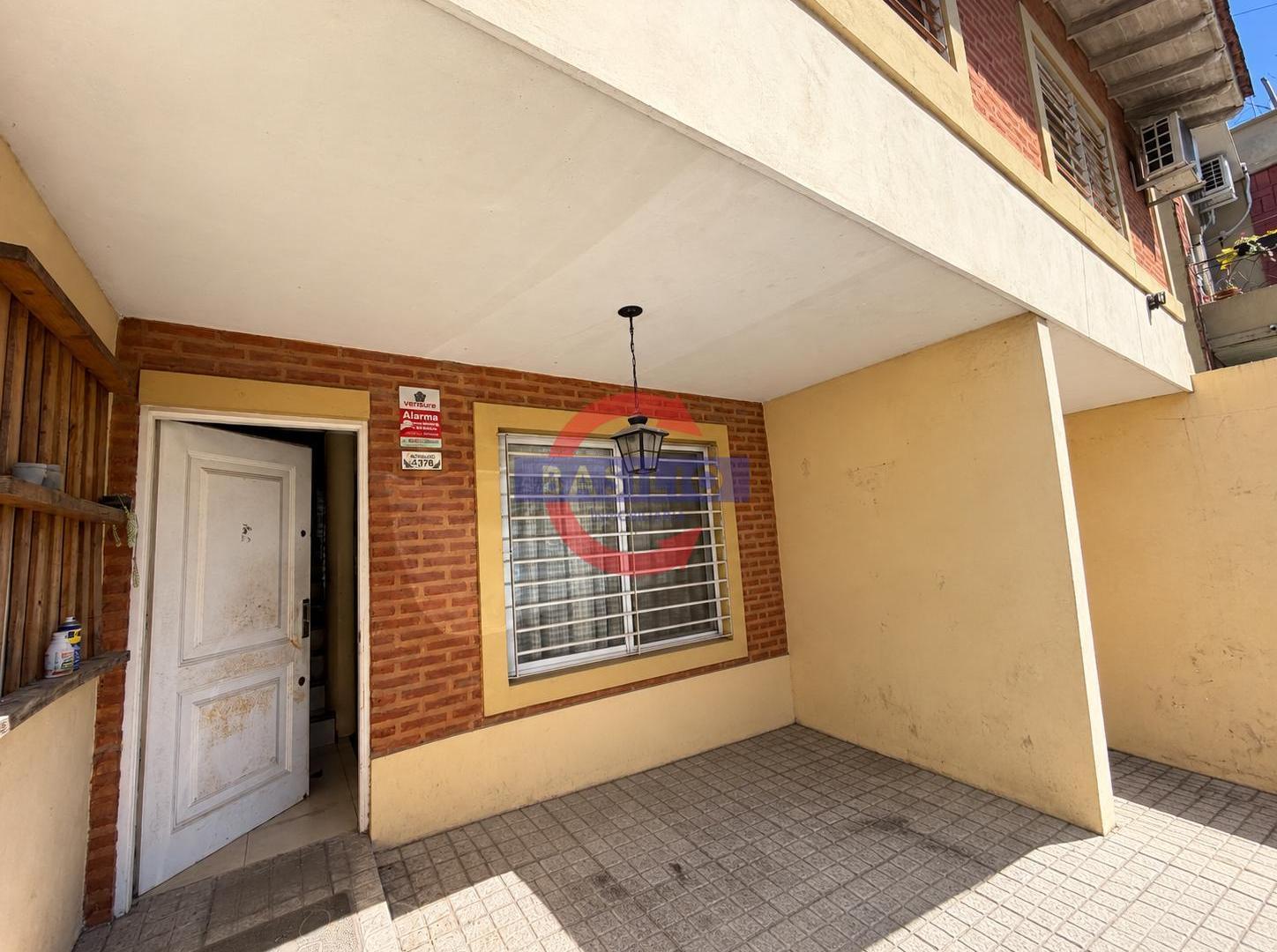 Foto de DÚPLEX EN VENTA 4 AMBIENTES EN CARAPACHAY CON JARDIN Y COCHERA, imagen 1