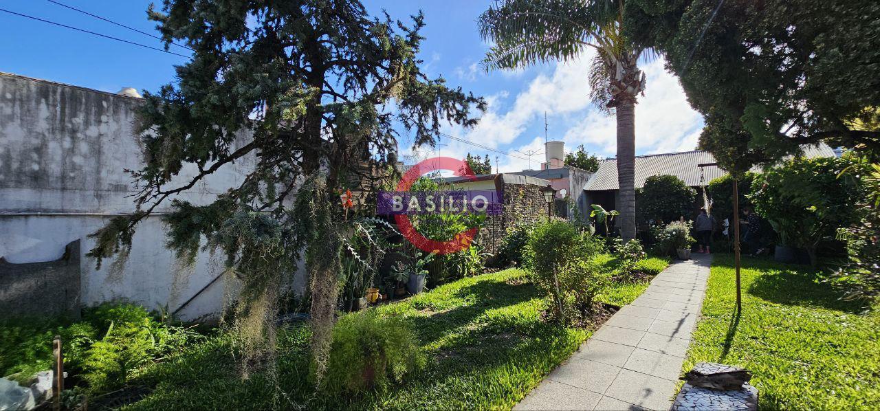 Foto de VENTA MUY BUENA CASA 3 AMBIENTES CON COCHERA Y JARDÍN, imagen 2