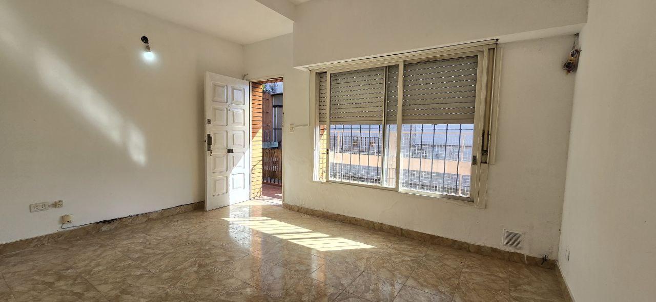 Foto de VENTA PH 2 AMBIENTES CON BALCON EN GERVASIO MENDEZ AL 3200, CARAPACHAY, imagen 1