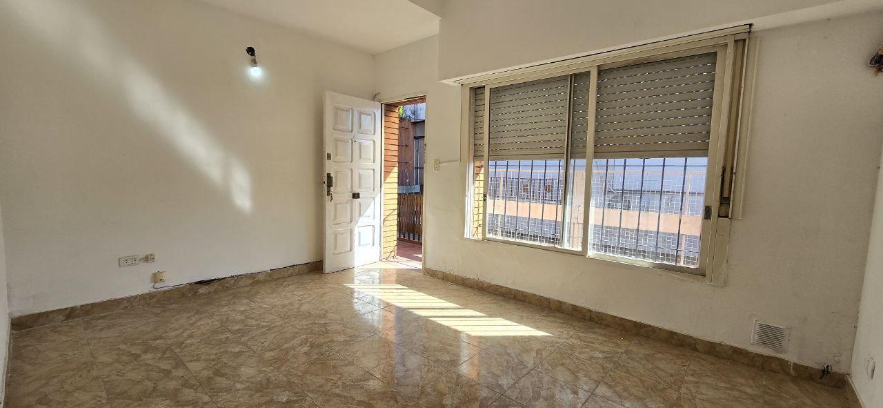 Foto de VENTA PH 2 AMBIENTES CON BALCON EN GERVASIO MENDEZ AL 3200, CARAPACHAY, imagen 3