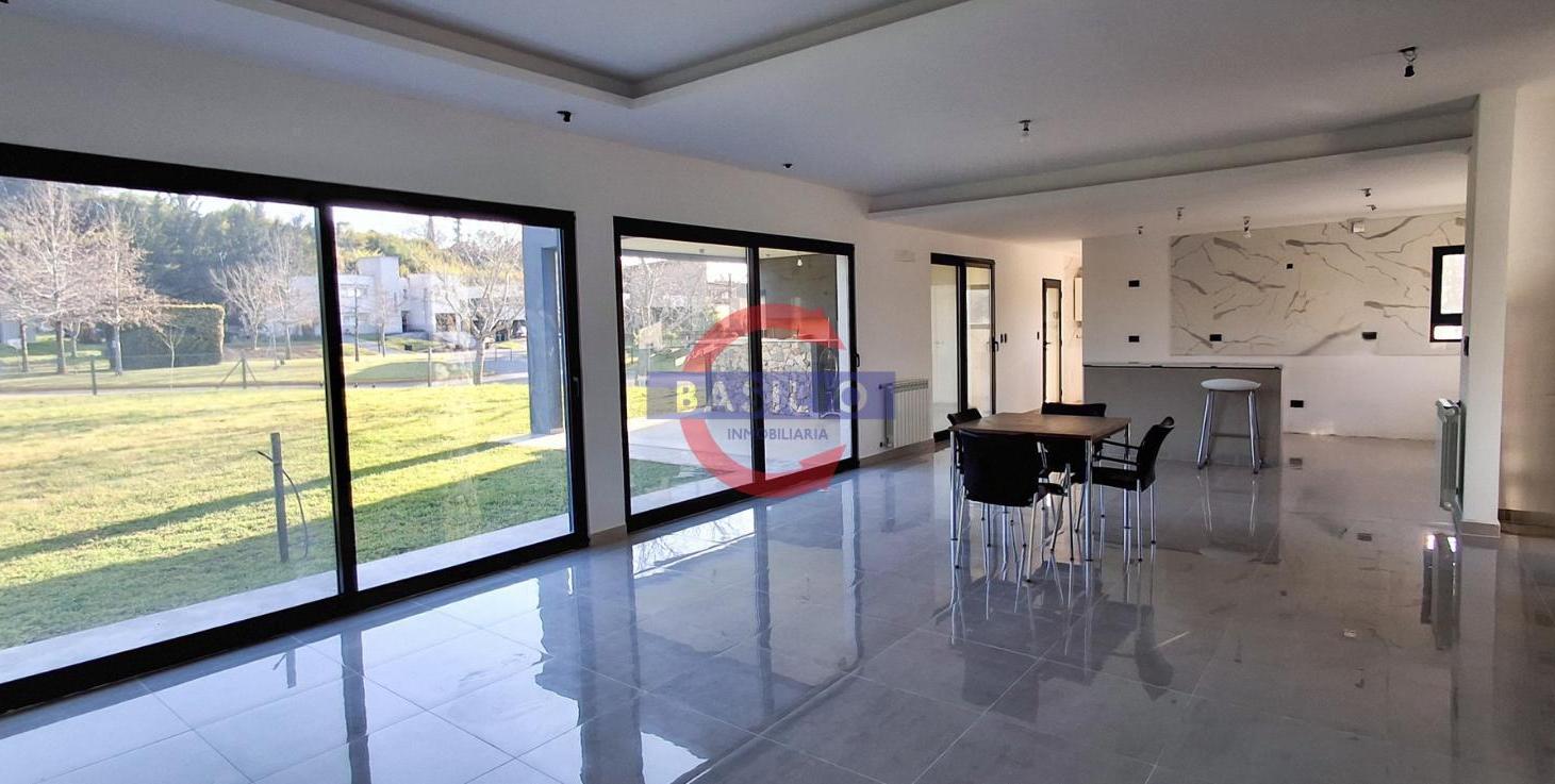 Foto de Venta moderna Casa 4 amb en pozo - Barrio Privado Náutico El Cazal, imagen 2