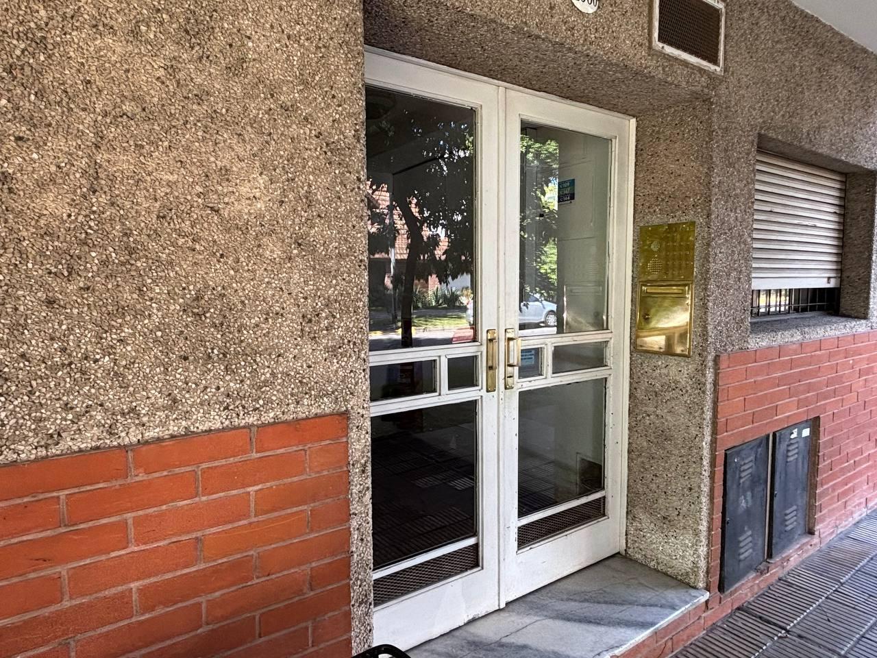Foto de Departamento para alquiler y venta 1 ambiente en Hipólito Yrigoyen al, imagen 3