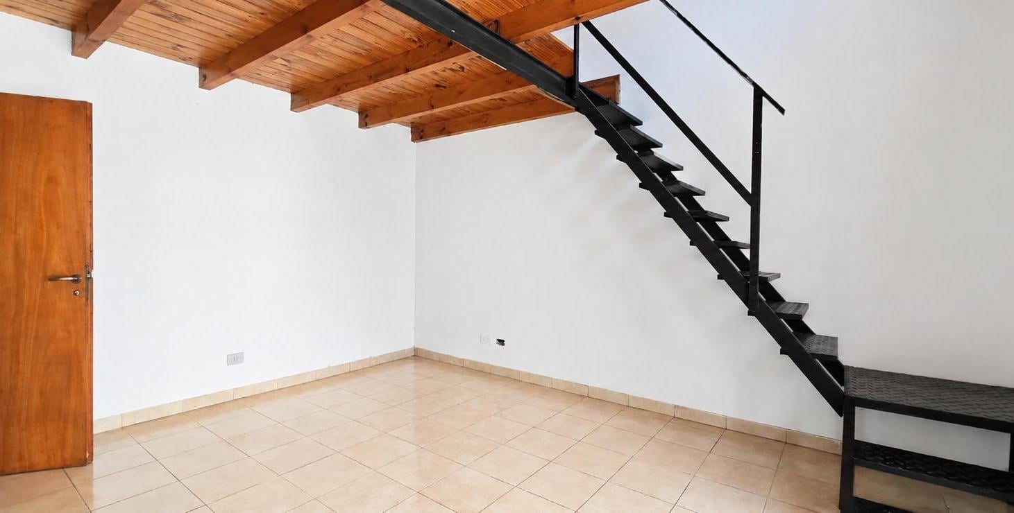 Foto de Alquiler PH 2 ambientes con patio en Villa Adelina, imagen 1
