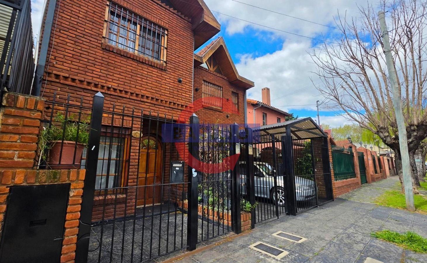 Foto de 2 DÚPLEX DE 3 AMBIENTES MONOAMBIENTE COCHERAS EN VENTA PARQUE CISNEROS, imagen 4