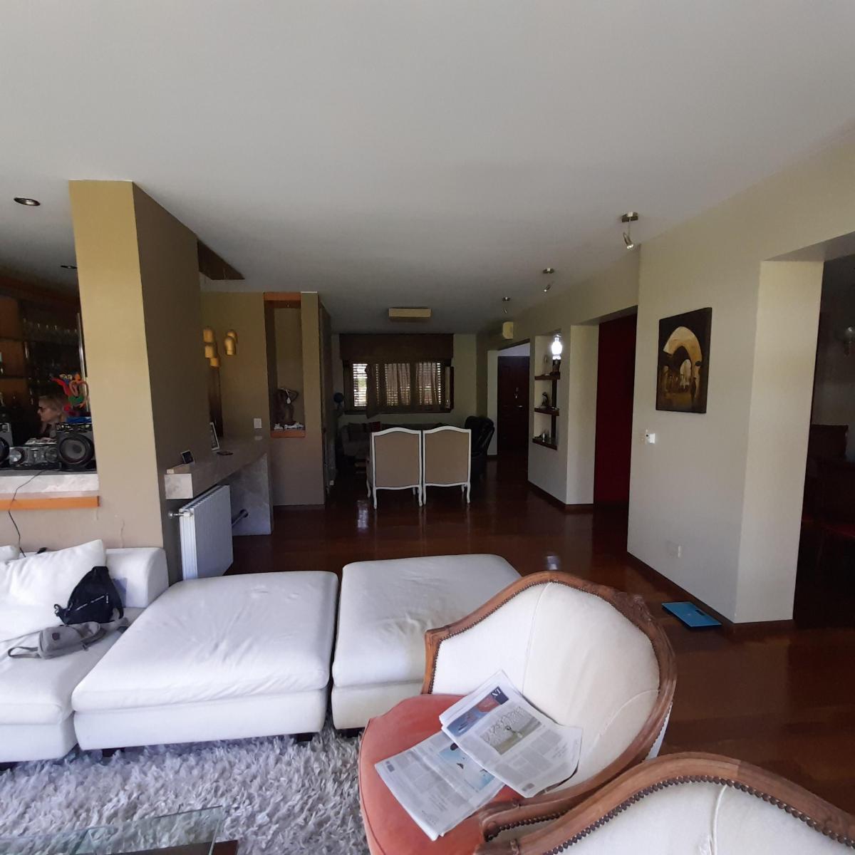Hermosa Casa en Barrio Parque Cornelio Saavedra 1