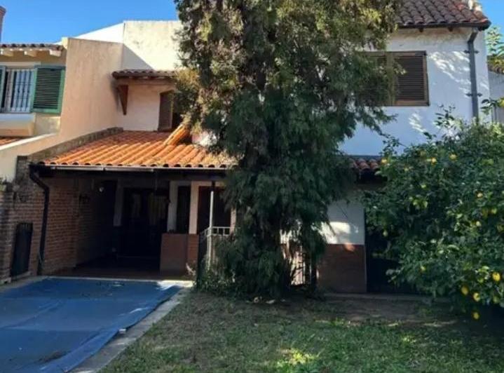 CASA EN BARRIO PARQUE CORNELIO SAAVEDRA  1