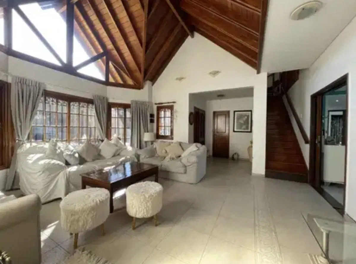 HERMOSA CASA EN BARRIO PARQUE CORNELIO SAAVEDRA!!! 5