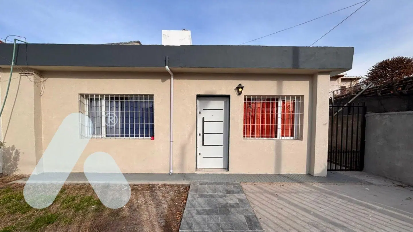 CASA EN ALQUILER - NEUQUEN DORREGO 165 1
