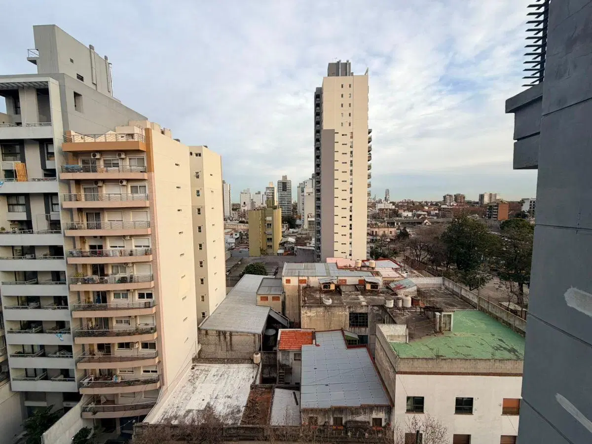 Departamento 2 ambientes con cochera cubierta en el centro de Banfield 8
