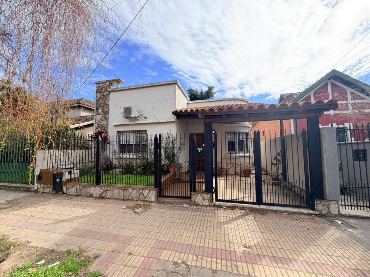 Foto de Alquiler casa 3 ambientes en Banfield, imagen 1
